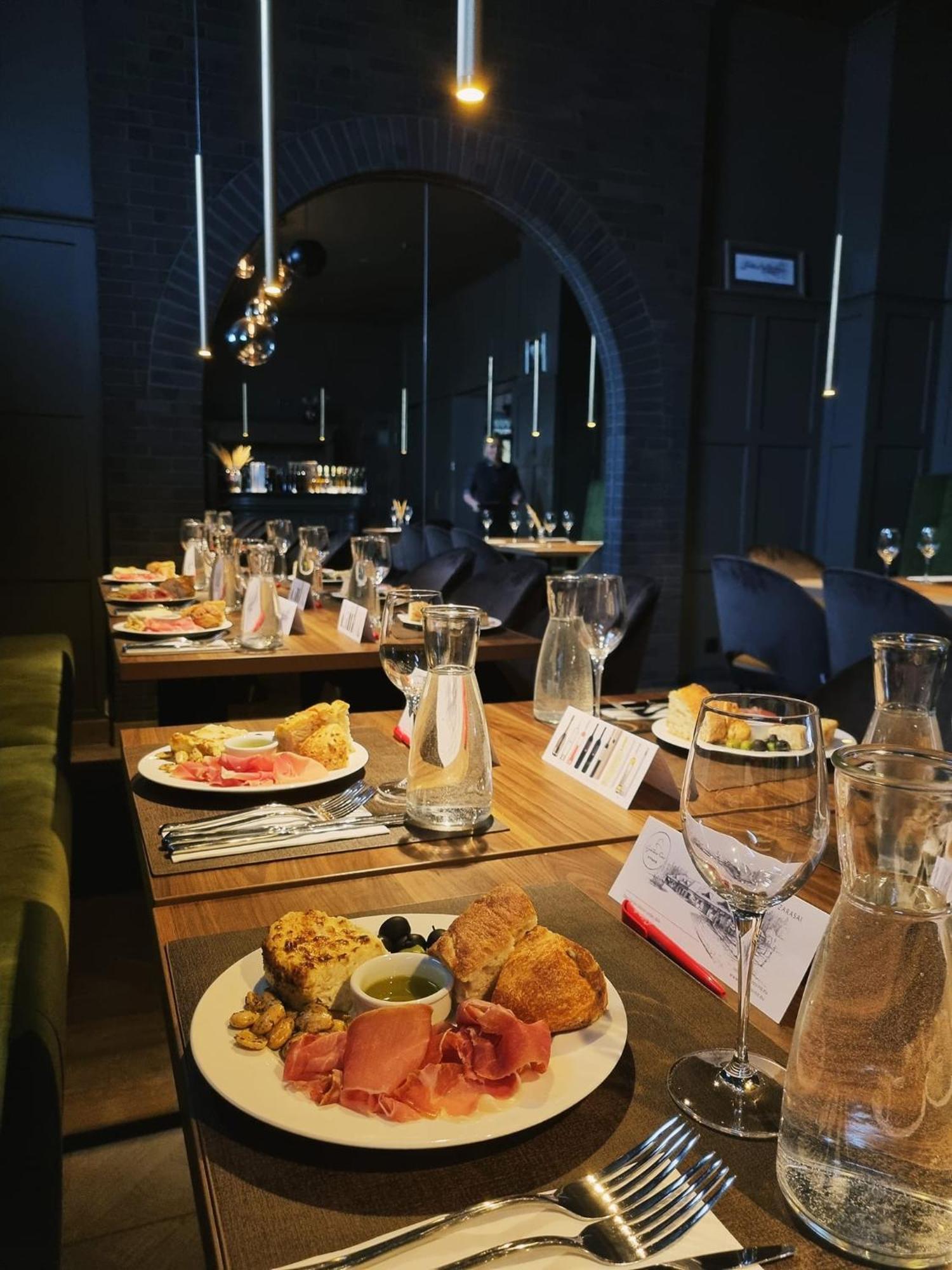 Brut Wine Hotel Zarasai Dış mekan fotoğraf